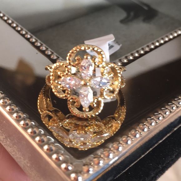 Gorgeous Marquis Cut White CZ Ring in Gold plated - Picture 2 of 5